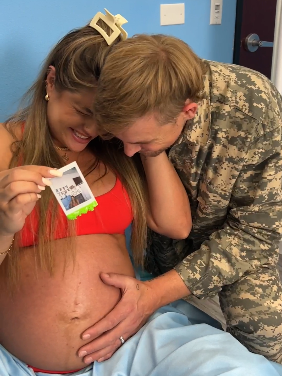 Soldier surprises pregnant wife in the delivery room 🥹 PART 2