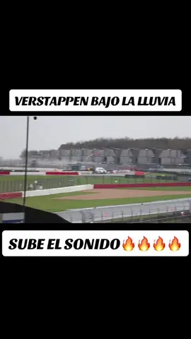 F1 bajo la lluvia!! #f1 #carreras #coches #cochesdeportivos #viral #trabajo #videos #verstappen #pique #vida  @Foxyvideos 