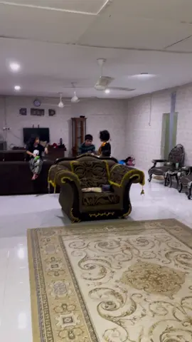 Ini lah rumah kampung saya di kampung baru layang 2 kanan parit perak kome jom raya di kampung saya🙏🏻🥰🙏🏻