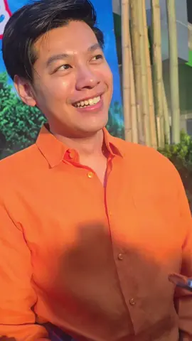 คุณป้าบอกพ่อเนื้อหอม เรียกกรุ๊ปมาหมดเลย🤣🤣 แต่สส.หน้าตาสดใสเหมือนชีวิตได้มีเวลานอนบ้าง ~ ยิ้มเก่งสุดๆ น่ารักเหมือนพี่หมีคล้าว  #สสแบงค์ศุภณัฐ #ศุภณัฐมีนชัยนันท์ #แบงค์ศุภณัฐ #สสแบงค์ #พรรคก้าวไกล 