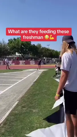This Freshman is DIFFERENT 😱👀 (Via @Nothagop ) #freshman #highschoolsports #strong #shotput #trackandfield 