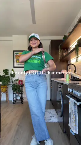Im irish today. #stpatricksday #chicago #stpaddysday #irish #OOTD #saturday #casualoutfits #casualstyle #hispanic #latina 