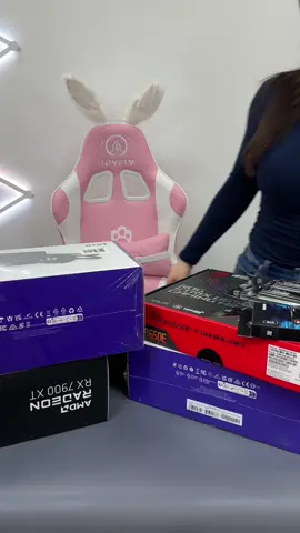 Throwback to this build!👩🏻‍🔧#fyp #tech #techtok #halloftech #techbaddies #techniciansoftiktok #techrepair #pclife #pc #pcgaming #gamingpc 