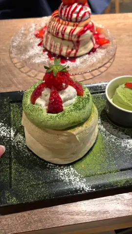 Fluffy jiggly japanese pancakes #japan #food #fyp 