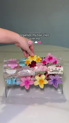 the best organizer to stop you from loosing hair clips🌸☁️🫧 #hairclips #hairclipstyle #hairstyle #haircare #flowerhairclip #acrylicorganizer #haircliporganizer #haircliporganization #hairaccessories 