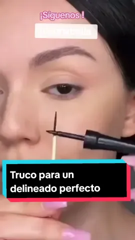 ¡Mira este super truco para un delineado perfecto!😍 📍Guarda este video y recuerda seguirnos ❤️ #delineado#makeup#truco 