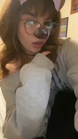 appreciate the glasses tho 💋