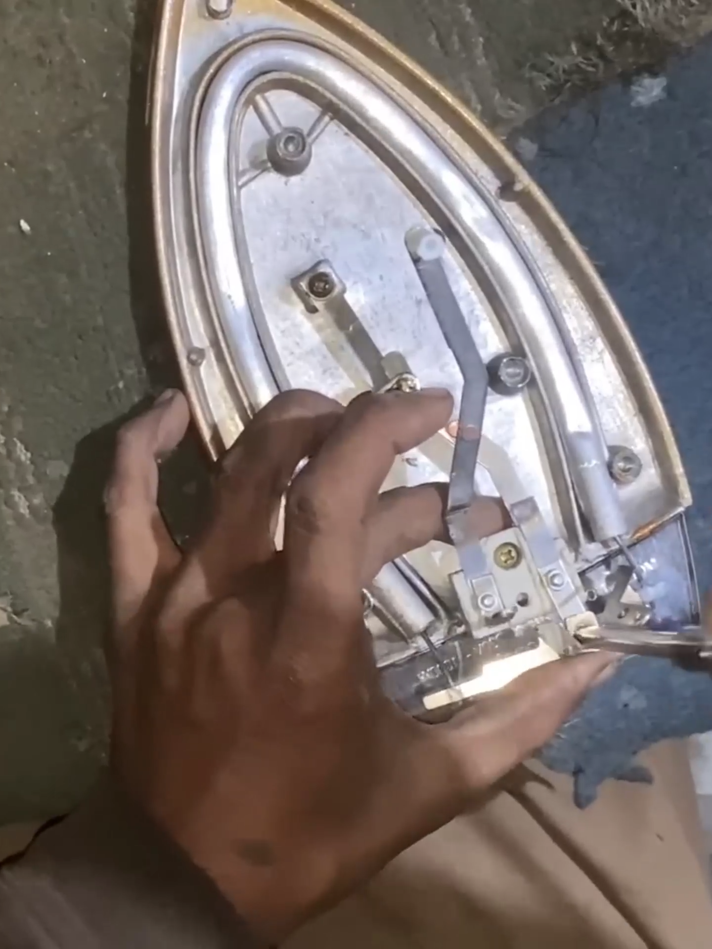 How Fabric Iron Aka Pakistani Istri Is Made & Mass Production Of Fabric Iron . . #Pakistanitruck  #machine  #making  #machinist  #engineblock  #crafting  #diycrafting  #🇺🇸a  #virał  #repair  #mechanical  #talent  #skills  #creativity  #foryou  #fyp  #foryoupage  #fypシ
