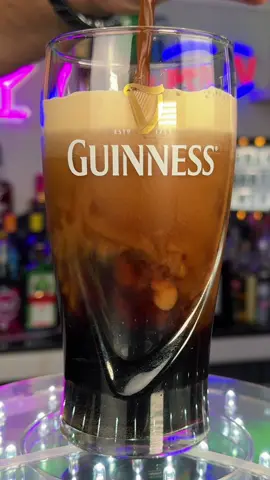 Pouring the perfect Guinness from a can and splitting the G like a G 🍺👌😎 #Guinness #splittingtheg #perfectpour #mancavebartender 