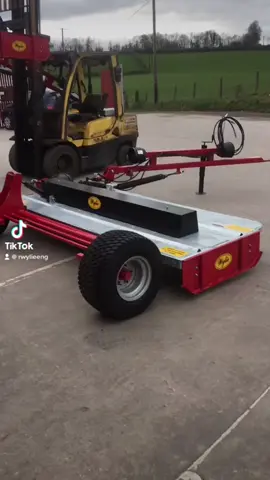 Walk around our 9ft trailed 18 blade galvanised topper www.rwylieengineering.com 