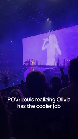 Low key so cute to watch him sing and take videos all night long 🥹 @Olivia Rodrigo #guts #gutsoliviarodrigo #oliviarodrigosour #louispartridge #louispartridgeedit 