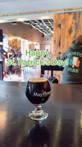 ☘️Had a great time celebrating St. Patricks Day at Mayflower Brewing Company!  #foryoupage #foryou #fyp #stpatricksday #stpaddysday #irish #beer #coffee #irishtiktok #livemusic #plymouth #fun #cheers #celebrate #brewery #massachusetts #boston 