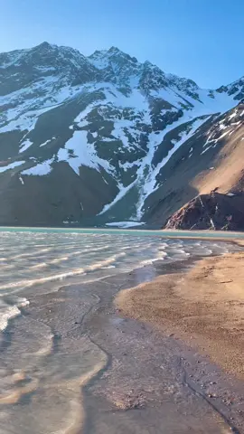 Un sector del “Embalse El Yeso” Ubicado a 50 kilómetros de la localidad de San José del Maipo, el Embalse El Yeso es una de las principales atracciones naturales de los alrededores de Santiago. Localizado en el centro del Cajón del Maipo.  Gracias @campjeep_chile por esta aventura que nos permite ver y sentir más allá de la ruta 🙌🏼🙏🏻💚 🌎 Contacto @moywri  #cajondelmaipo #embalseelyeso #sanjosedemaipo #naturephotography #naturelovers #peace #paz #agua #water #mountains #montan</h>̃a <h id=