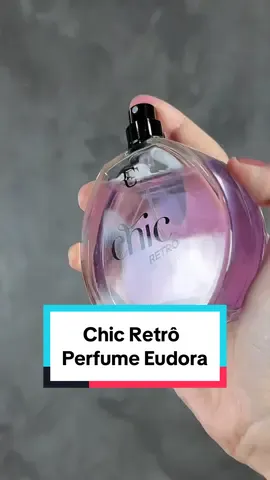 Gosta de perfume suave? Conheça Chic Retrô um perfume com caminho olfativo floral frutal sutil porém muito cativante!  Sofisticado na medida certa, esse é um perfume ideal para usar durante o dia ou a noite. Ficou com alguma dúvida? Deixe nos comentários que irei te responder! @eudora  #PerfumeEudora #Eudora #ChicRetro #PerfumeFeminino #PerfumeTiktok #PerfumeNacional #PerfumeFloral