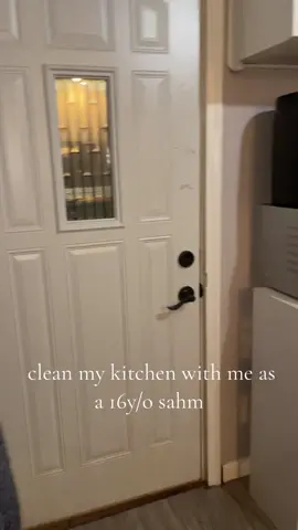 Clean my kitchen with me as a 16 y/o sahm:)#viralvideo #fypシ #xyzabc #teenmom #sahmlife #cleanwithme #CleanTok #cleaning #toddlermoms 