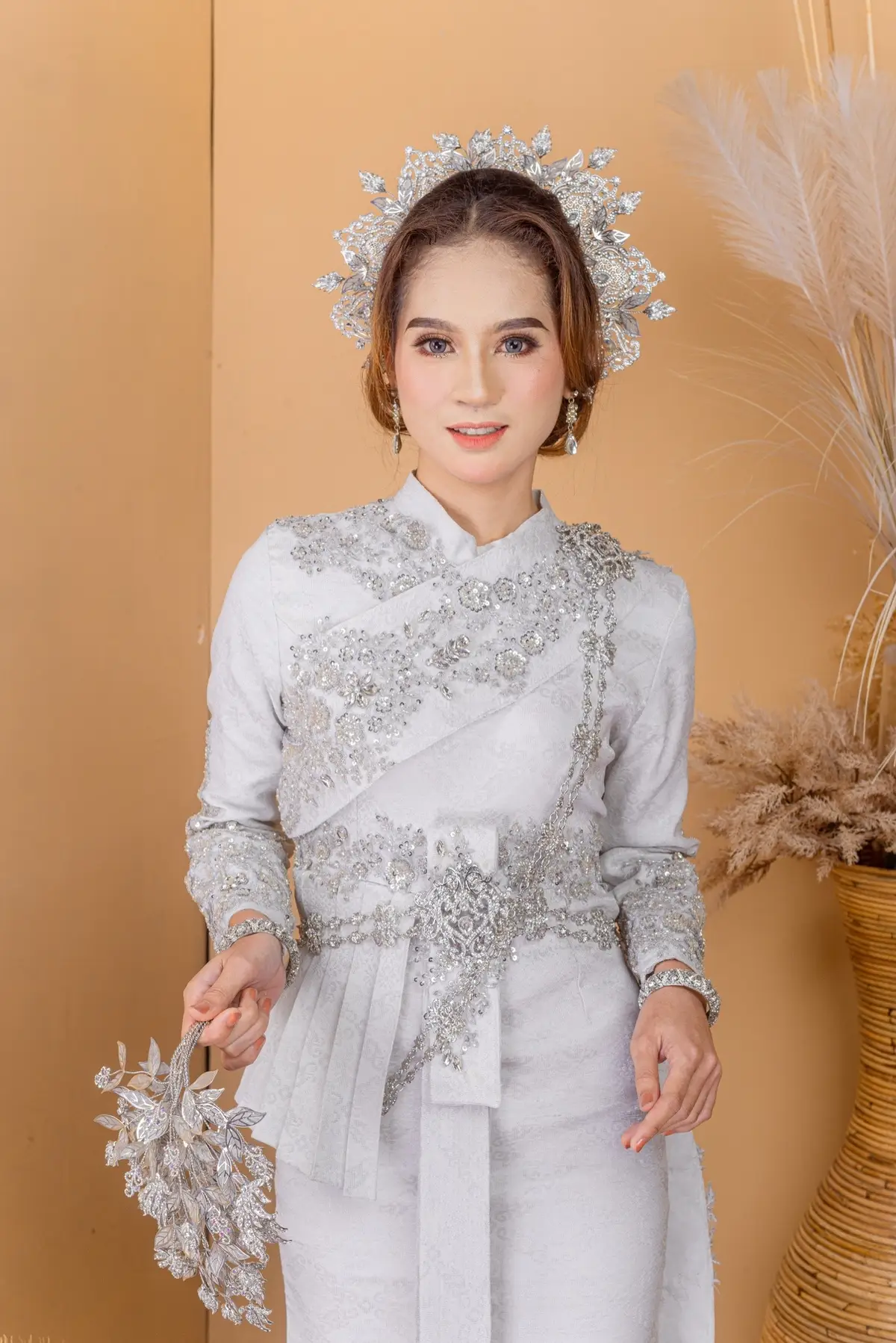 Songket Traditional Thailand in white... Ready for rental #weddingsbymiamikhail  #songketpengantin  #weddingattire  #wedding  #fyp  #reupload  #majorthrowback 