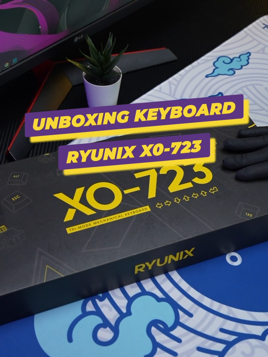 Let's Unboxing Ryunix XO-723 Mechanical Keyboard! Yang memiliki Layout Unik & Fresh dan sudah mendukung 3 jenis koneksi yaitu 2.4 GHz Wireless, Bluetooth, dan USB Type-C Kalian bisa gunakan 5 Tombol Tambahan pada bagian kiri untuk shortcut/macro/dan lainnya. Tersedia 3 jenis variant switch : Gateron Milky Yellow Pro / Jwick Ultimate Black Smokey / Kailh Box White dan 2 variant warna : White-Blue / Blue-White Mau tampil beda dari yang lain, pilih aja Ryunix XO-723 yaa 😊 #sadesindonesia #ryunix #mechanicalkeyboard #keyboard #unboxing