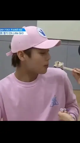 Jam segini emang lagi laper2nya 😌 Jiun kalo makan lahap banget, kita jadi ikutan laper 😭 #박지훈 #parkjihoon #parkjihoonsoloist 