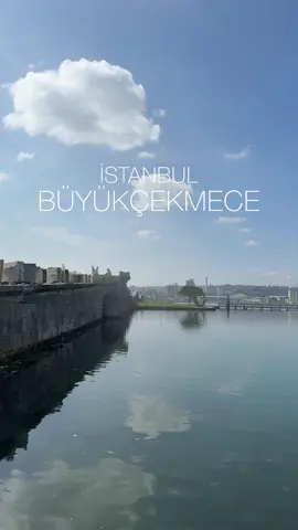 Tabii bana sorarsaniz, imkani olan haftaici gitsin cunku hava guzel oldugunda sahil cok kalabalik oluyor🥴 Mekanlar gozuktugu icin belirtiyorum #reklamdegildir 