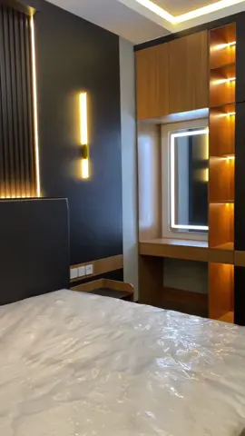 Set interior kamar lengkap. Tinggal pasang TV dan siap pakai 🖤✨ #fyp #renovasikamar #kamartidurminimalis 