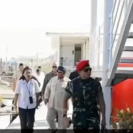 kunjungan pak Prabowo ke Kalimantan Timur untuk melihat progres pembangunan ibu kota Nusantara (IKN). source: yt Bugis warta.  #prabowo #prabowosubianto #menhanprabowo #prabowopresiden2024 #mayted #mayorteddy 