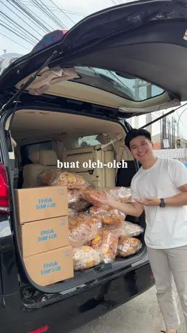 Kerupuk telur asin balado the best! Perjalanan ini adalah bagian dari film dokumenter yang baru gua release yg berjudul “The Salted Egg-Sperts”. Nonton ya di Youtube gua. 😁🙌🏻