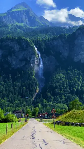 📍 Oltschibachfall, Switzerland 🇨🇭 Follow for daily Swiss Content 🇨🇭 📌 Save this for your (next) trip to Switzerland 🇨🇭 🎥 by: @swisswoow  #berneroberland #switzerland #mountains #schweiz #swissalps #myswitzerland #nature #inlovewithswitzerland #swiss #alps #wanderlust #visitswitzerland #travel #jungfrauregion #suisse #landscape #bern #thunersee #blickheimat #grindelwald #lauterbrunnen #interlaken #lake #switzerlandpictures #swissmountains #switzerlandwonderland #switzerland_vacations #oltschibachfall #waterfall #swisswaterfall