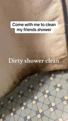 My arm hurts after this 😝 #CleanTok #cleaninghacks #cleaningtips #sudsycleaning #cleaningtips #sudsycleaning #cleaningasmr #cleaningmotivation #beforeandafter #howtoclean #tipsandtricks #sudsy #howtodisinfect #freecleaning #dirtyshowerclean 