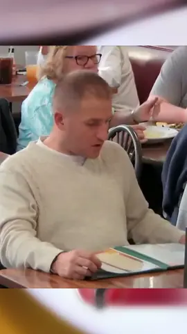 Waitress insults veteran living with brain injury | WWYD #socialexperiment 