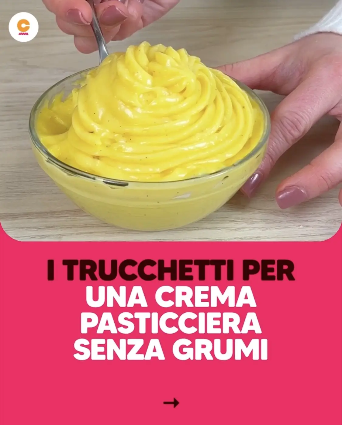 Sembra semplice ma basta davvero poco per rovinarla!😯

Ecco alcuni trucchetti per preparare una crema pasticciera LISCIA E SENZA GRUMI🙌

👉Usa uova fresche a pasta gialla
👉Usa l’amido, ma comunque setaccia le polveri per evitare grumi
👉Se la vuoi ben profumata di limone puoi anche grattugiare il limone direttamente nel latte invece di usare le bucce e poi buttarle
👉Gira a fuoco basso sempre nello stesso verso
👉Se vengono i grumi usa il frullatore a immersione quando è ancora calda per farla venire liscia
👉Conservare con pellicola a contatto per evitare la patina La ricetta⤵️ INGREDIENTI
4 tuorli
200g di zucchero
bacca di vaniglia e scorza di limone
40g di amido di mais 
500ml di latte

Scalda il latte in un pentolino grattugiando il limone all’intero. Intanto in una ciotola sbatti i tuorli con lo zucchero e la vaniglia. Aggiungi l’amido setacciato e mescola fino a creare un composto liscio.
Quando il latte sarà quasi a bollore toglilo dal fuoco e versaci dentro il composto ottenuto. Mischia energicamente e riporta sul fuoco continuando a mescolare per qualche altro minuto finché non si sarà addensata.
Falla raffreddate in un contenitore basso e largo coperta con della pellicola alimentare per evitare quella patina fastidiosa che si crea a contatto con l’aria. 

✨Si conserva per 2-3 giorni, in frigorifero, in un contenitore ermetico. In alternativa puoi congelarla e consumarla entro 6-8 settimane. Lasciala scongelare a temperatura ambiente o in frigorifero e mescola prima di utilizzarla. Una volta scongelata va consumata in un paio di giorni!

Tu la prepari con l’amido o con la farina?🤩 #cookist #cremapasticciera 