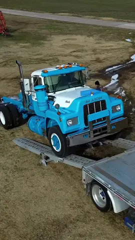 Clean Mack Ultraliner delivering my new R Model 
