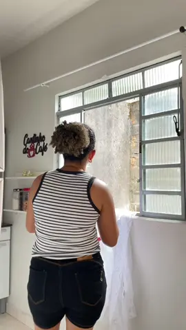 Diz aqui o que acharam da minha cortina de renda da Shopee 😍 #donadecasa #blogueiradolar #organização #cozinhadecorada #cortina #fy #vizinhasdolar #crescendonotiktok 