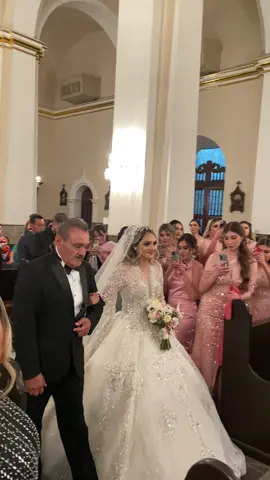 Entrada con mi papito 🥰❤️ #wedding #iglesiacatolica 