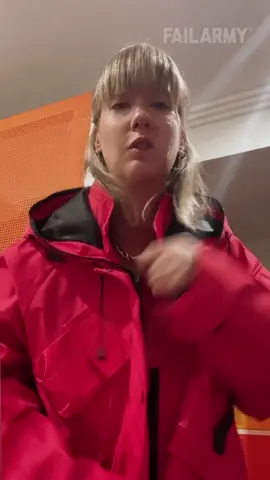 The hood zips all the way up for the aesthetics, man 🙃😂 #zipper #zipperhoodie #hoodie #fail #fails