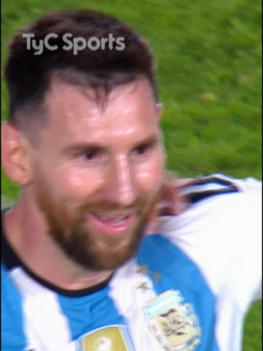 🔙Un año atrás, Argentina jugaba su primer partido tras ser CAMPEÓN DEL MUNDO, y que mejor manera de recordarlo que con esta GENIALIDAD DE ÉL, en lo que fue triunfo 2-0 ante #Panamá en el Monumental.🏆