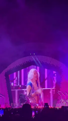 Que chimba de concierto Carolina🌼✨💖🙌🏻 #karolg 