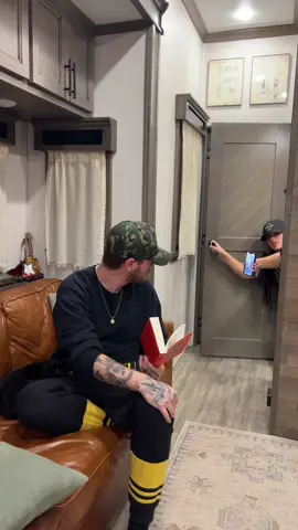 #stitch with @mananamariee I made sure that barrier was torn down 😂 #marriagehumor #marriagecomedy #couplescomedy #husbandandwifeteam #wifeandhusband #husbandwifecomedy #reactionvideo #reactionvideos 