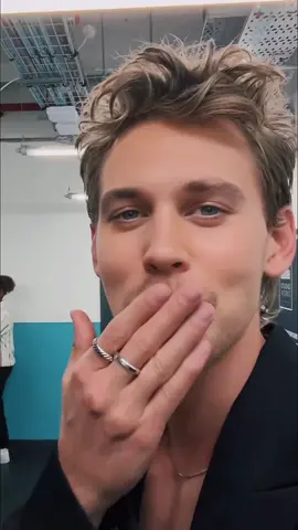 Austin Butler - Facetime POV.  What a sweetheart.  ❤️ #austinbutler #austinbutlerfan  #austinbutlerfans #austinbutleredit  #austinbutlerissofine #typ #foryou  #foryoupage #trending #celebritycrush  #celebritycrush #healthydelulu  Known for: #dunemovie #dune2 #Elvis #elvispresley #kingofrockandroll #tcb #carriediaries #sebatiankydd #shanarrachronicles #wilohmsford #onceuponatimeinhollywood #icemancometh  Upcoming: #bikeriders #heat2 (not official) #cityinruins #cityonfire #Eddington 