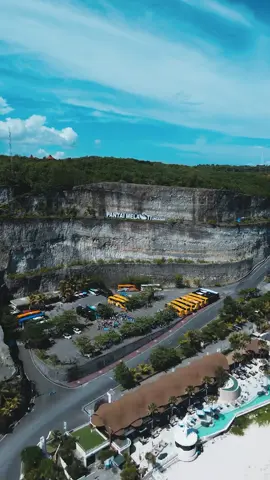 Pantai Melasti Ungasan Bali #fyp #fypシ  #bali #tanahlot #bali24jam #amazingbali #wonderfulindonesia #cinematic #cinematography #drone #dronecinematography #droneblitar #pilotdroneindonesia #dji #djimini3 #mtsn2kotablitar #explorebali