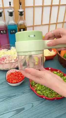 Bekerja lebih lembut dengan alat pemotong sayuran elektrik 4 in 1 serbaguna #alatpemotongsayur #alatpemotongsayuran #alatpemotongsayuran4in1 #blender4in1 #foodchopperelectric #pemotongsayur #pemotongsayuranelektrik 