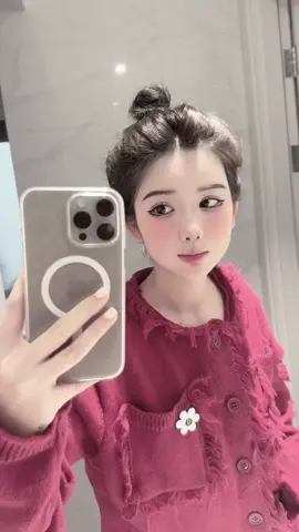 đứng giữa yêu và gì ? #ngamgaixinh #cute #xuhuong 