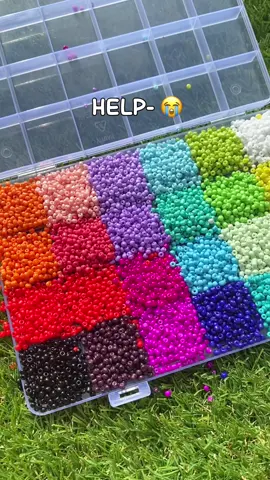 currently crying 😍✌️#seedbeads #spiltbeads #beadedbyjessxo #beads #funny #smallbiz #viral #blowup 