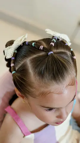 Penteado que AMO para o dia a dia 🍭💖 Salva para fazer e me segue para mais inspirações ✨ _ #penteadoinfatil #penteadosfaceis 