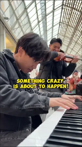 @raychenviolin came and SHOCKED everyone 🤯 Today I was playing at the train station when suddenly a guy asked me to play La Campanella. Turns out he’s one of the most famous violinists (and later he told me he had to transpose the entire piece because the key was different 😱) Check out his new app @Tonic if you want to level up your skills as a musician 🎵 #piano #violin #publicpiano #reaction 