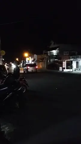 kuliner malam di Jogja  warung di Jl kaliurang km 7 buka  jam 1 mlm , tutup jam 4 dinihari #kuliner  #jogja 