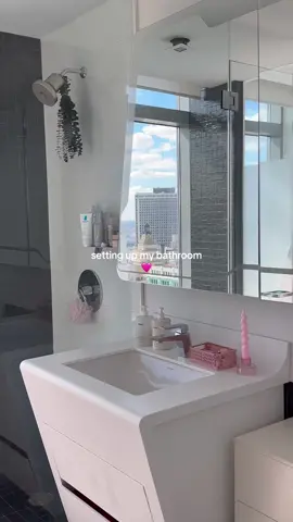 setting up my bathroom 🫶🏼 #cleangirlaesthetic #lifestyleaesthetic #fyp #nyc #nycapartment 