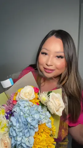 This Weeks Flower Arrangements🤩  - I don’t really share my personal life with yall but i had to share one of my favorite things i do for my dad since his passing 🤍.  - Also im thinking of doing weekly flower arrangements.  - Im not a florist or a professional so if you have any recommendations for my flowers to last longer or etc lmk ☺️ #traderjoesflowers #traderjoesflowersoftheweek #flowerarrangement #memorial #creator #trending #explore #fyp #trend 