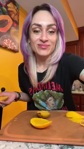 Quick mango salsa 🥭❤️ #auntieamanda #mangosalad #homesweethome #redonions 