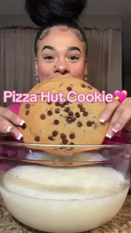 Pizza Hut cookie mukbang😍😍😍😍😍😍😍😍😍😍😍😍😍😍😍😍😍😍😍😍 #cookie #chocolate #chocolatechipcookies #pizzahut #mukbang #mukbangeatingshow #asmr #asmrsounds #fyp #fypシ #fypシ゚viral #viral #viralvideo #virall @AaronMichelle🩷 @Buldakbabes 