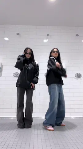 twinning fits + sunglasses  #트와이스 #TWICE  #지효 #JIHYO #채영 #CHAEYOUNG